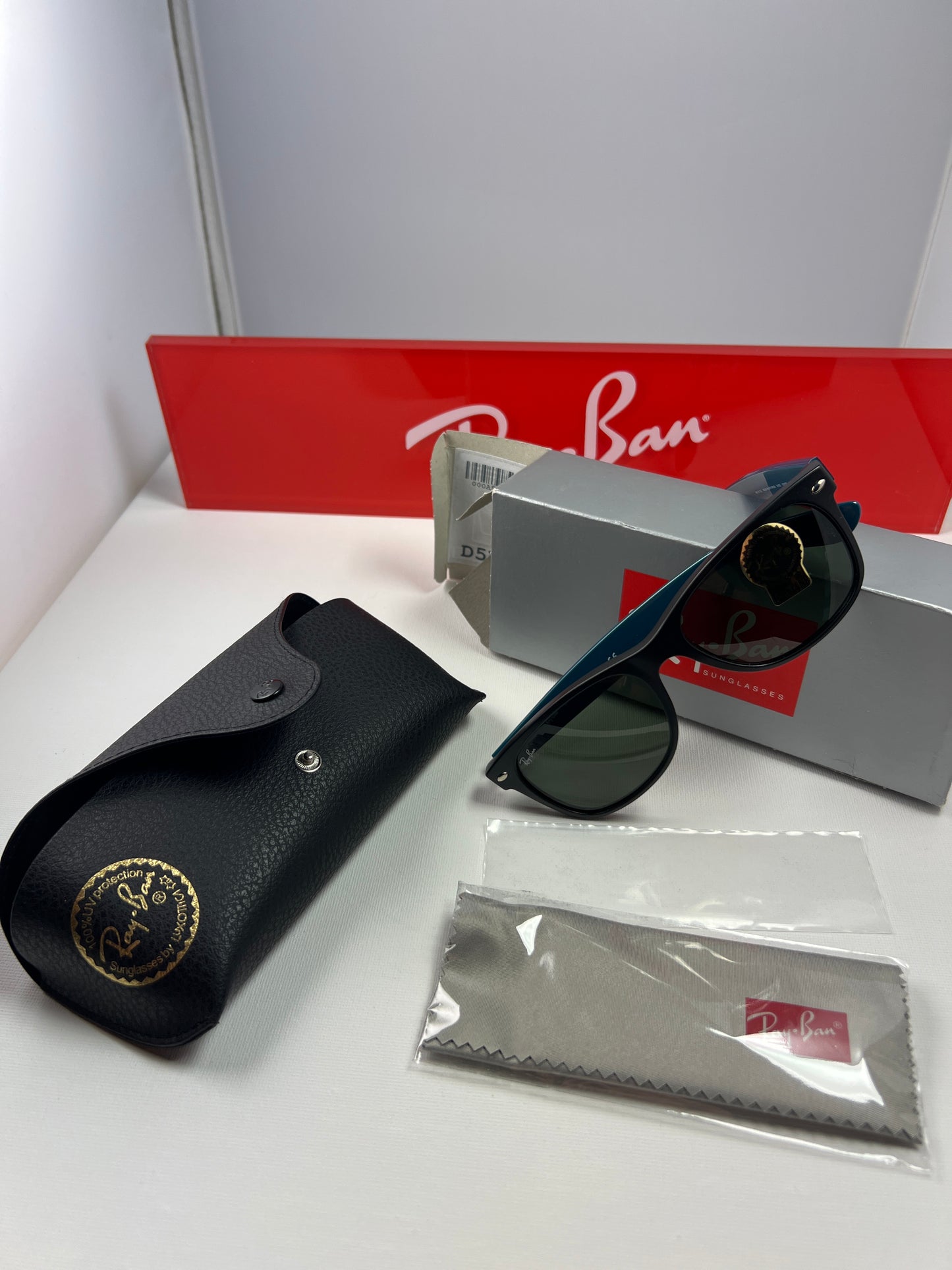 Ray-Ban 2132 New Wayfarer