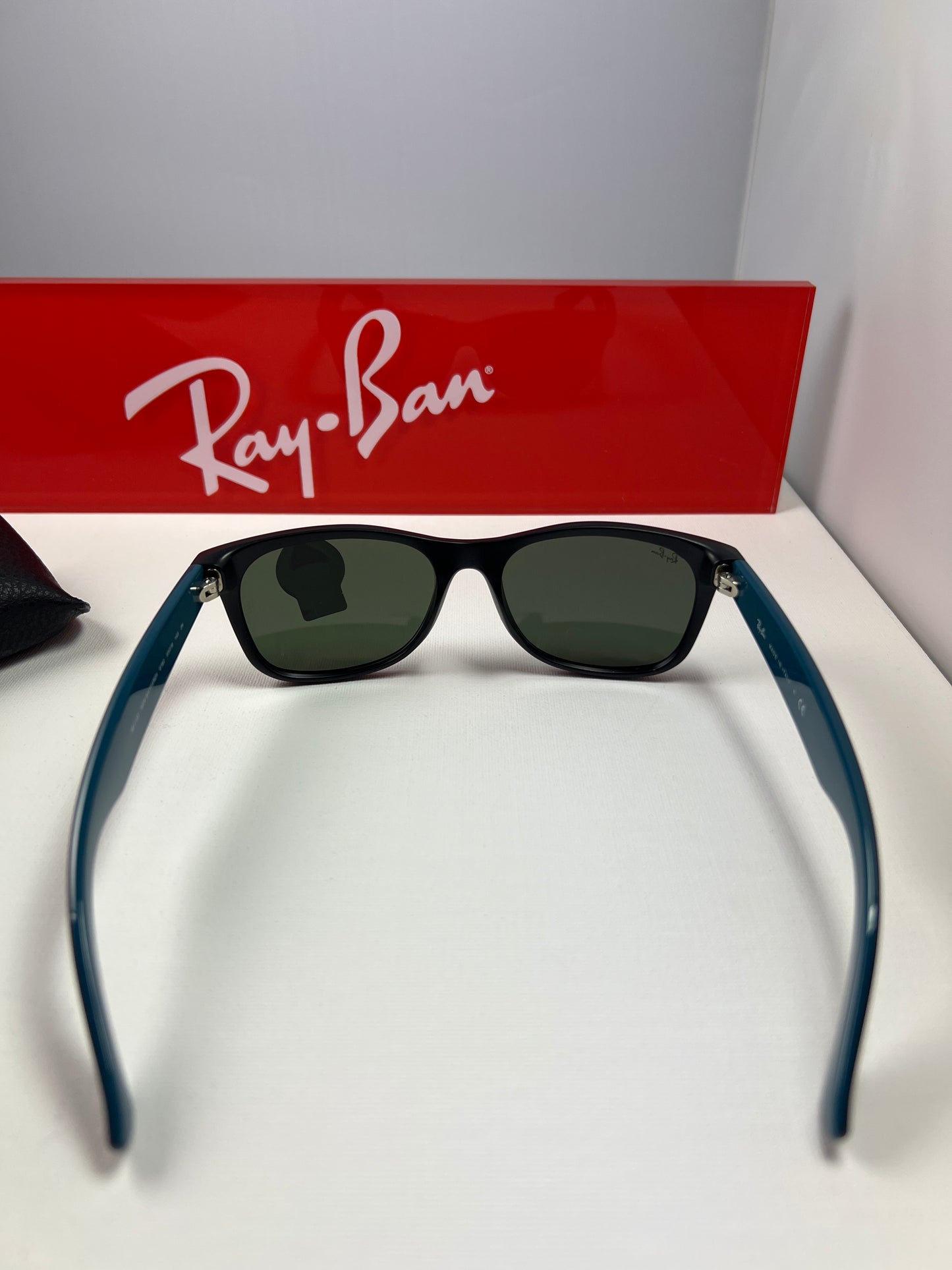 Ray-Ban 2132 New Wayfarer